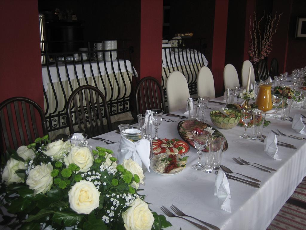 Gościniec Rycerski Bed and Breakfast Paprotki Zewnętrze zdjęcie